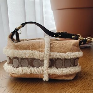 Coach bag! Cute and fluffy! ⛷⛰❄️